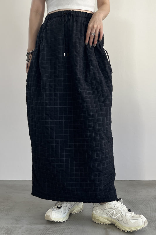 エンボスナイロンコクーンスカート F2129