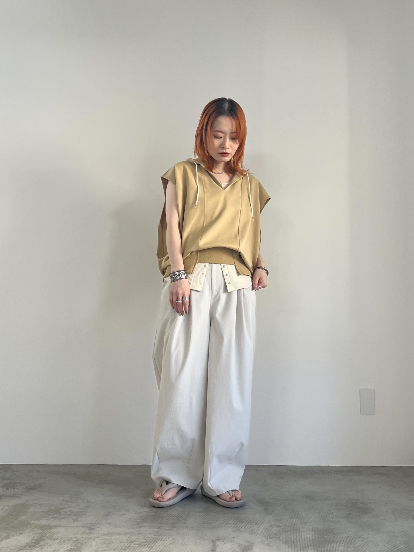 スリーブレスフーディー F3238