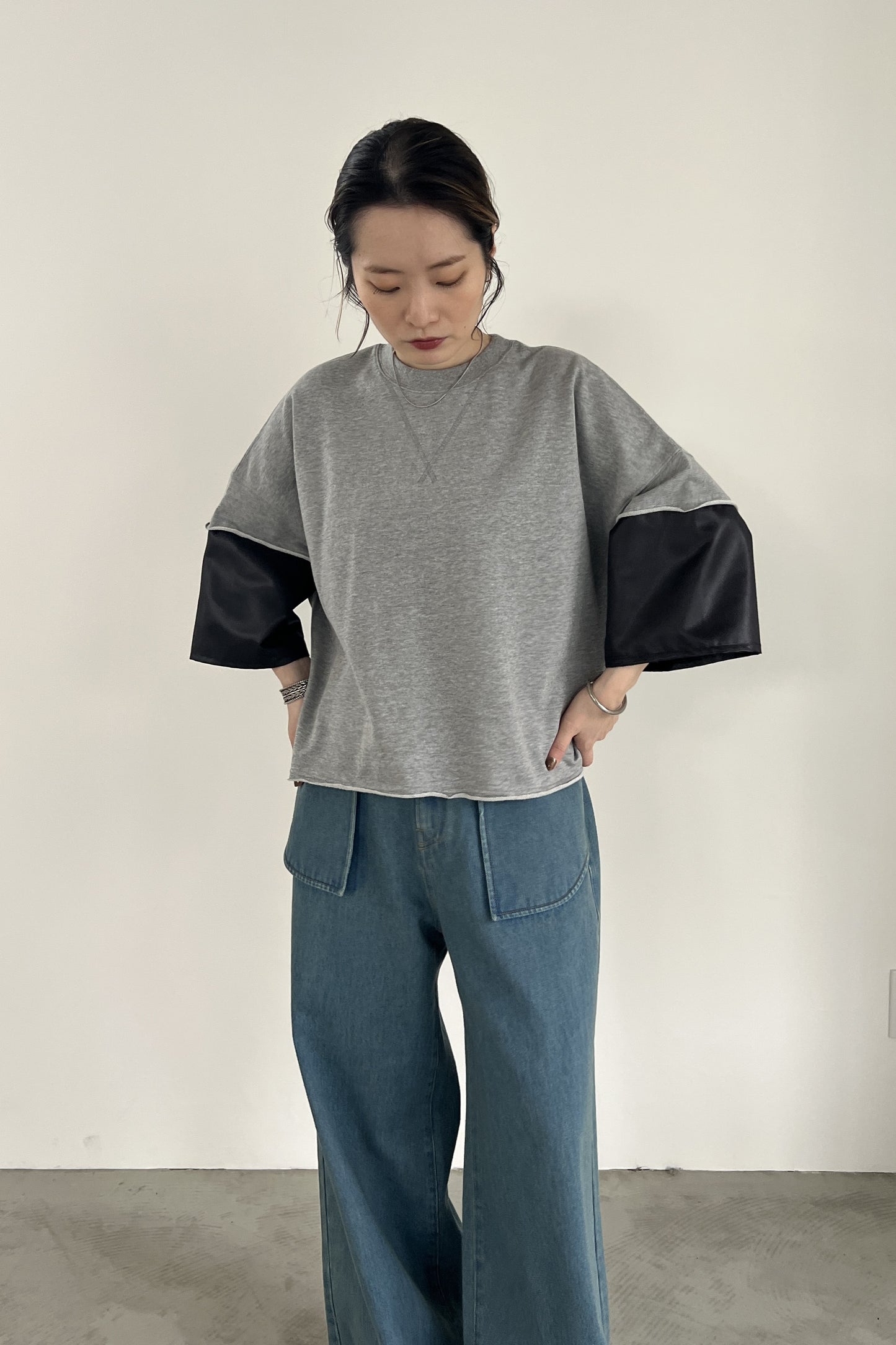 レザースリーブスウェットTシャツ F3250