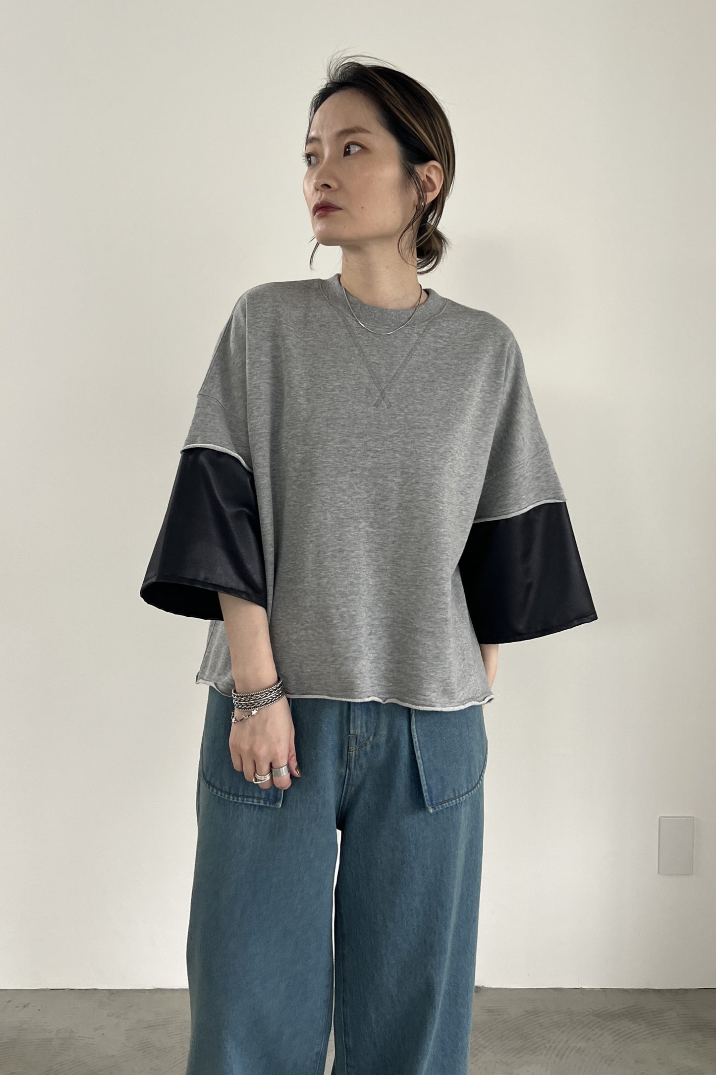 レザースリーブスウェットTシャツ F3250