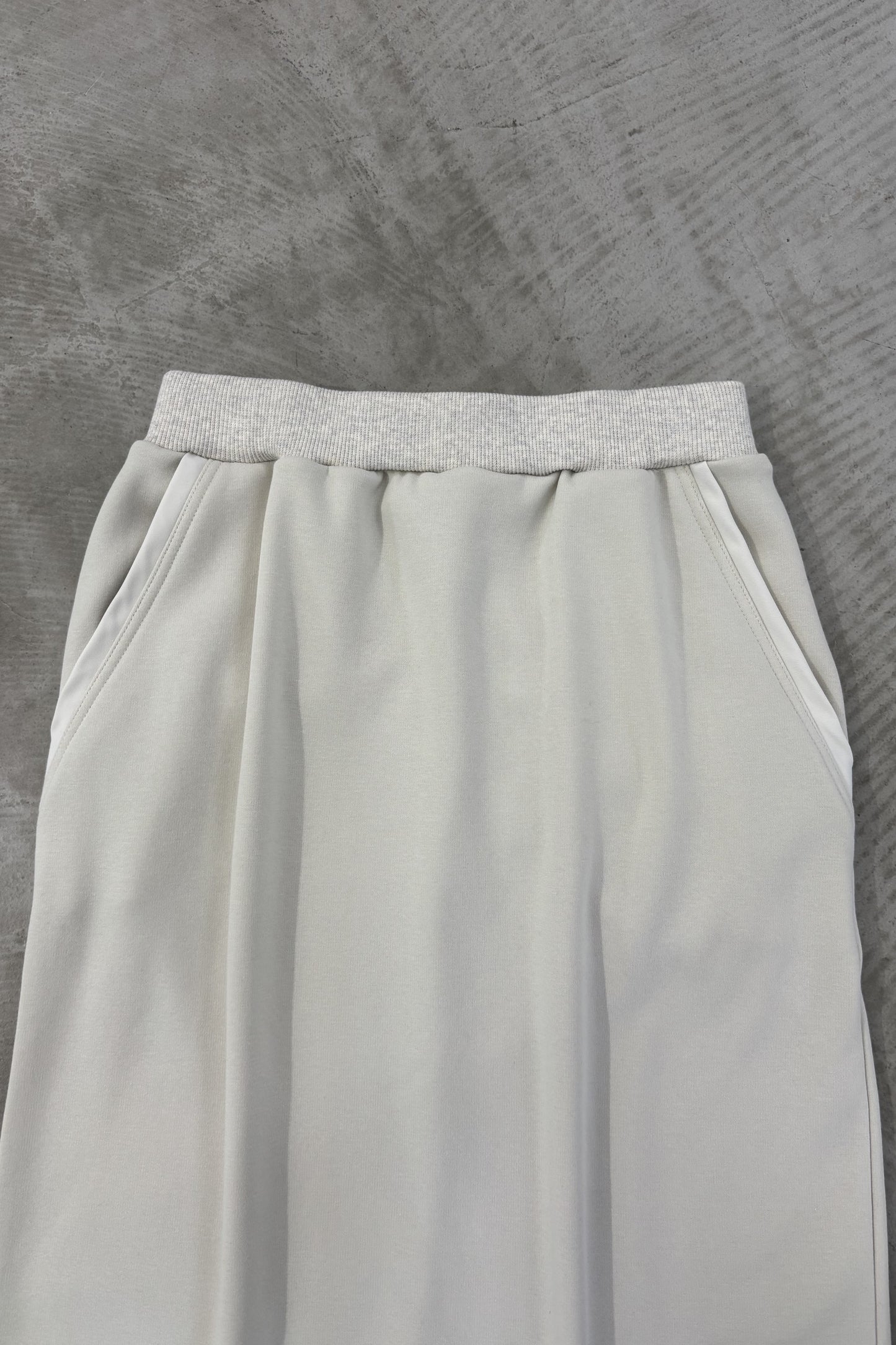 ボンバーヒートタイトスカート 23109