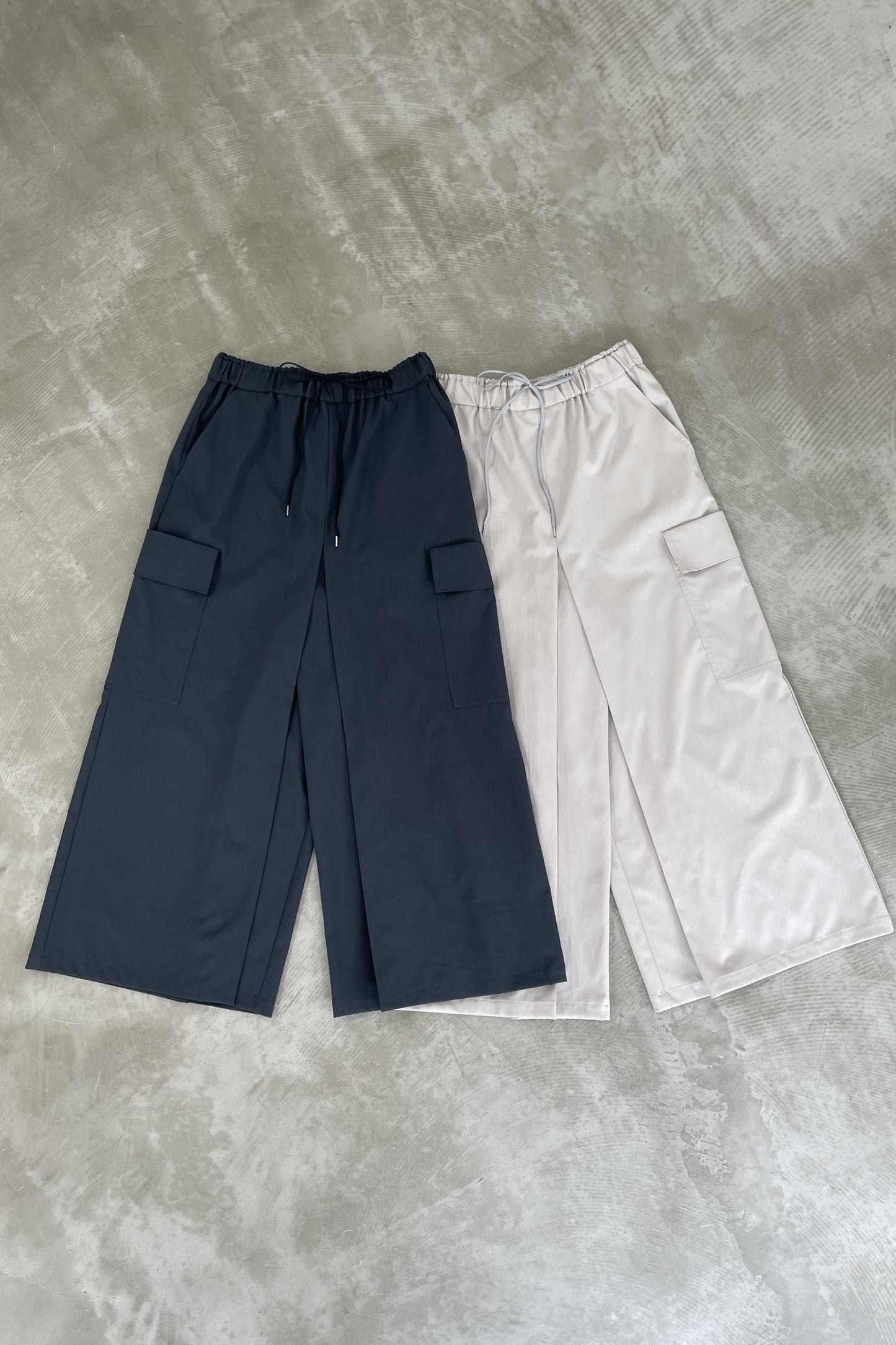 ドライタッチタックワイドパンツ 23068