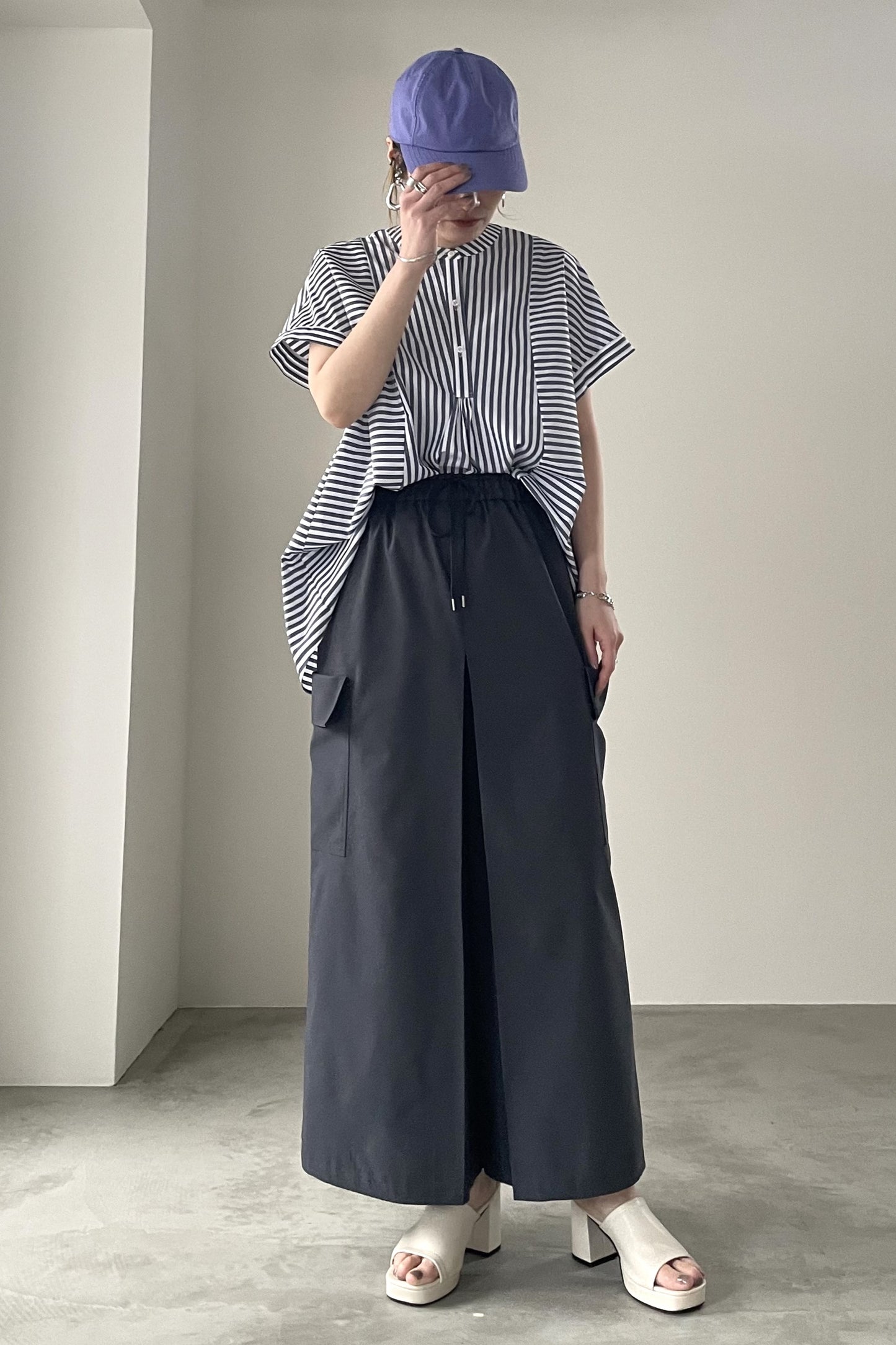 ドライタッチタックワイドパンツ 23068