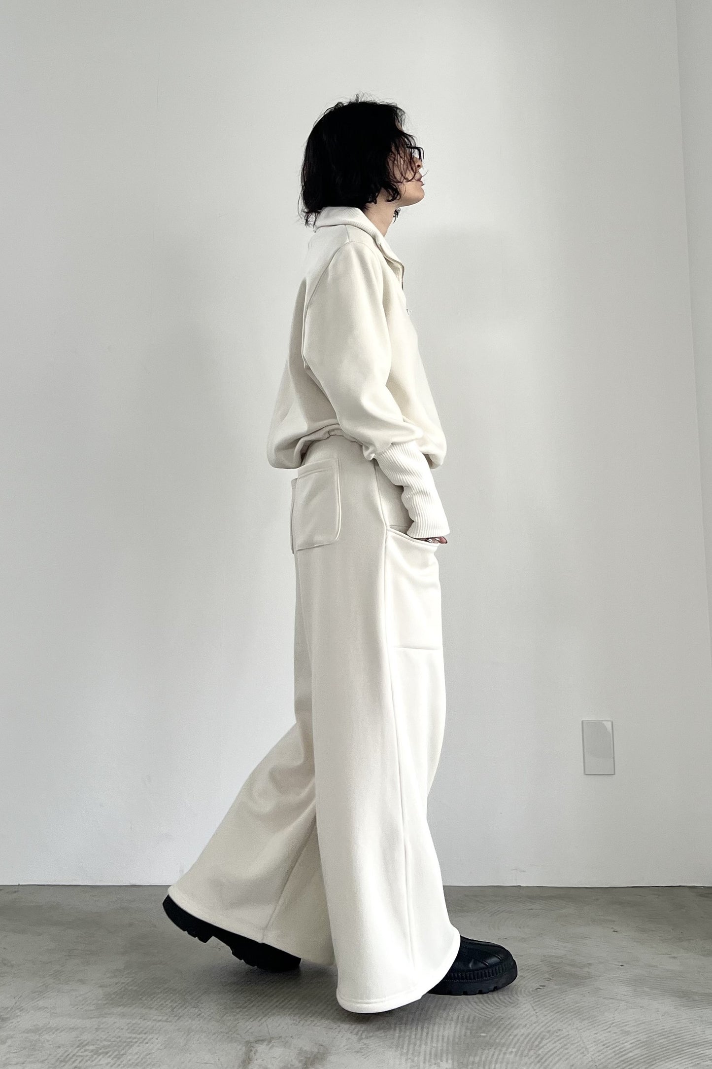 ボンバーヒートワイドパンツ　F2162