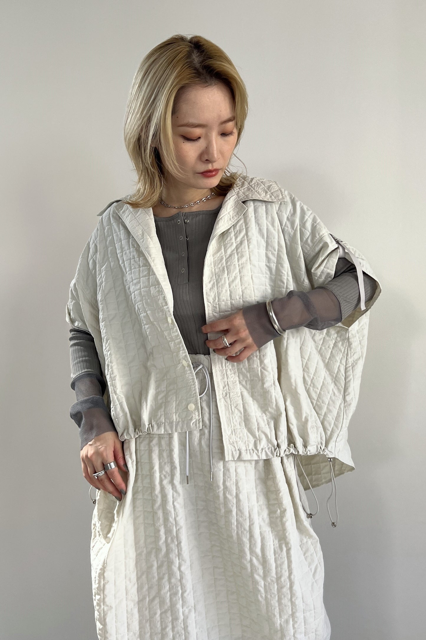 エンボスナイロンフレンチスリーブシャツ　F1168