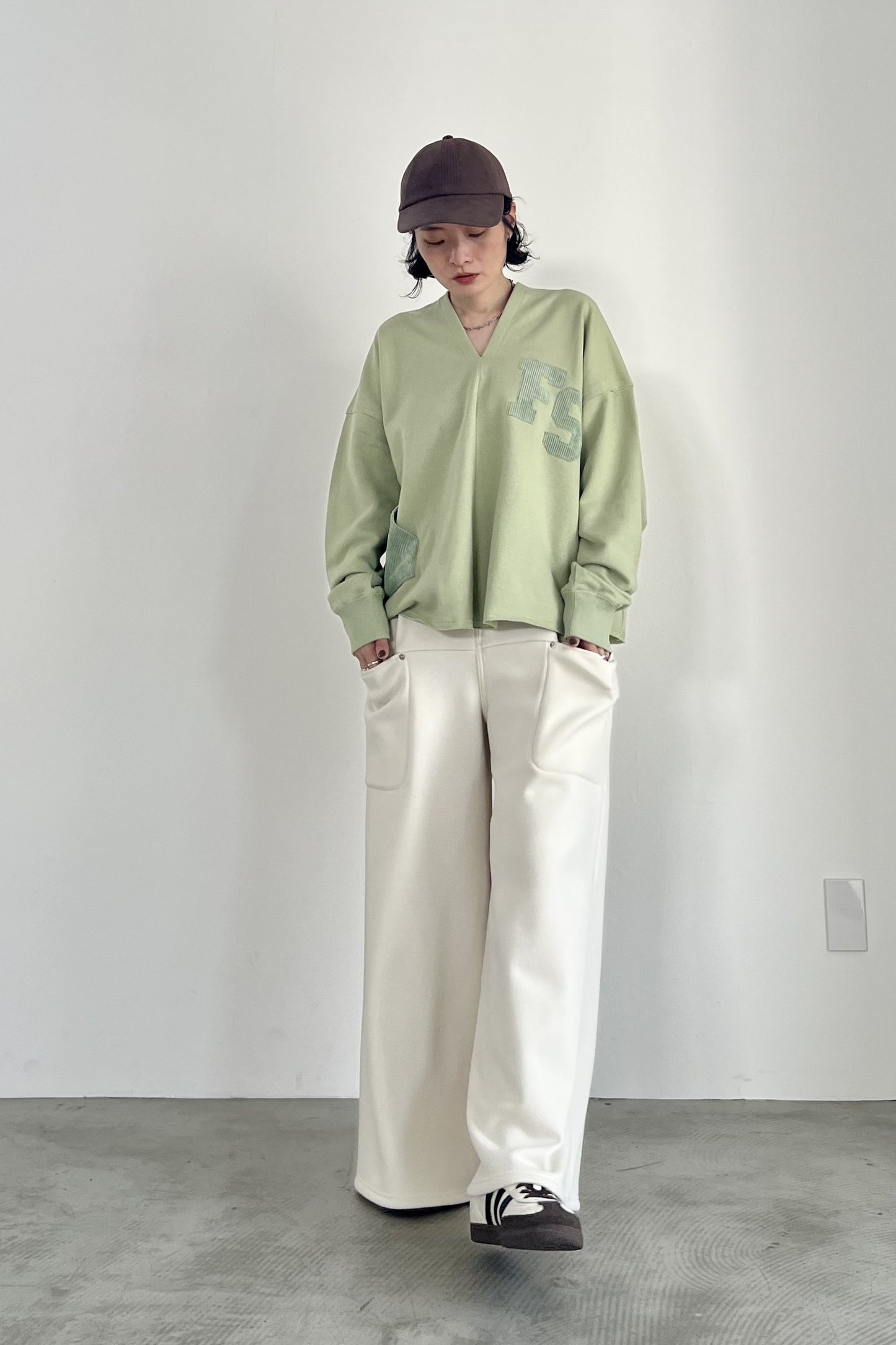 Vネック裏毛プルオーバー　F3296