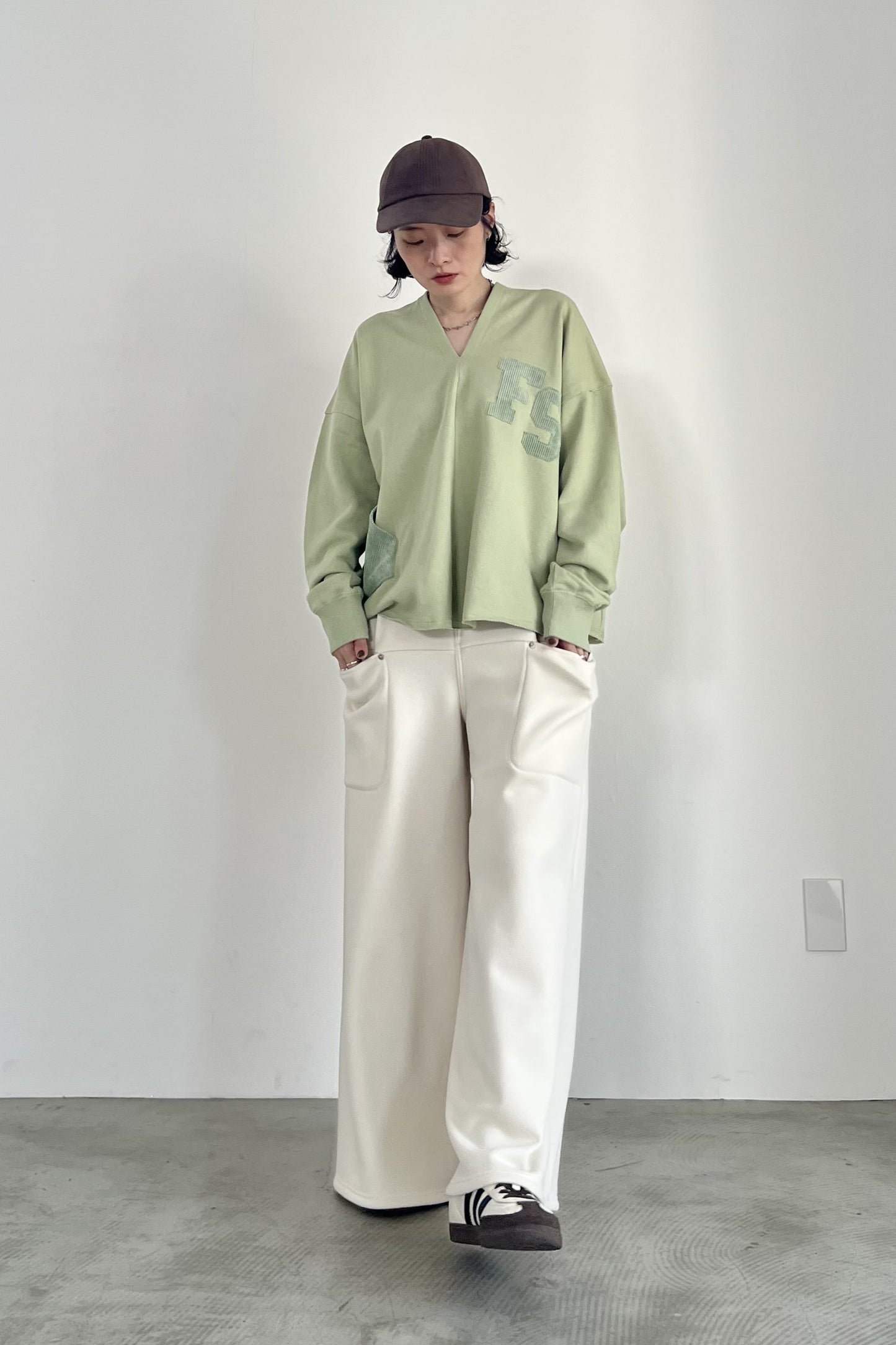 ボンバーヒートワイドパンツ　F2162