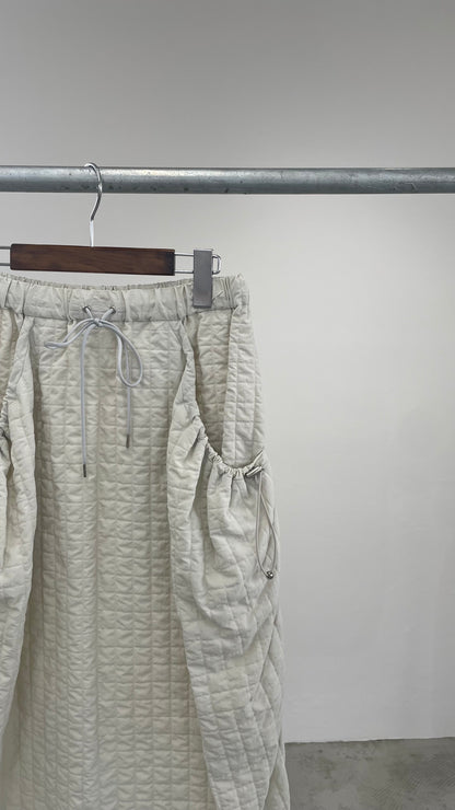 エンボスナイロンコクーンスカート　F2129