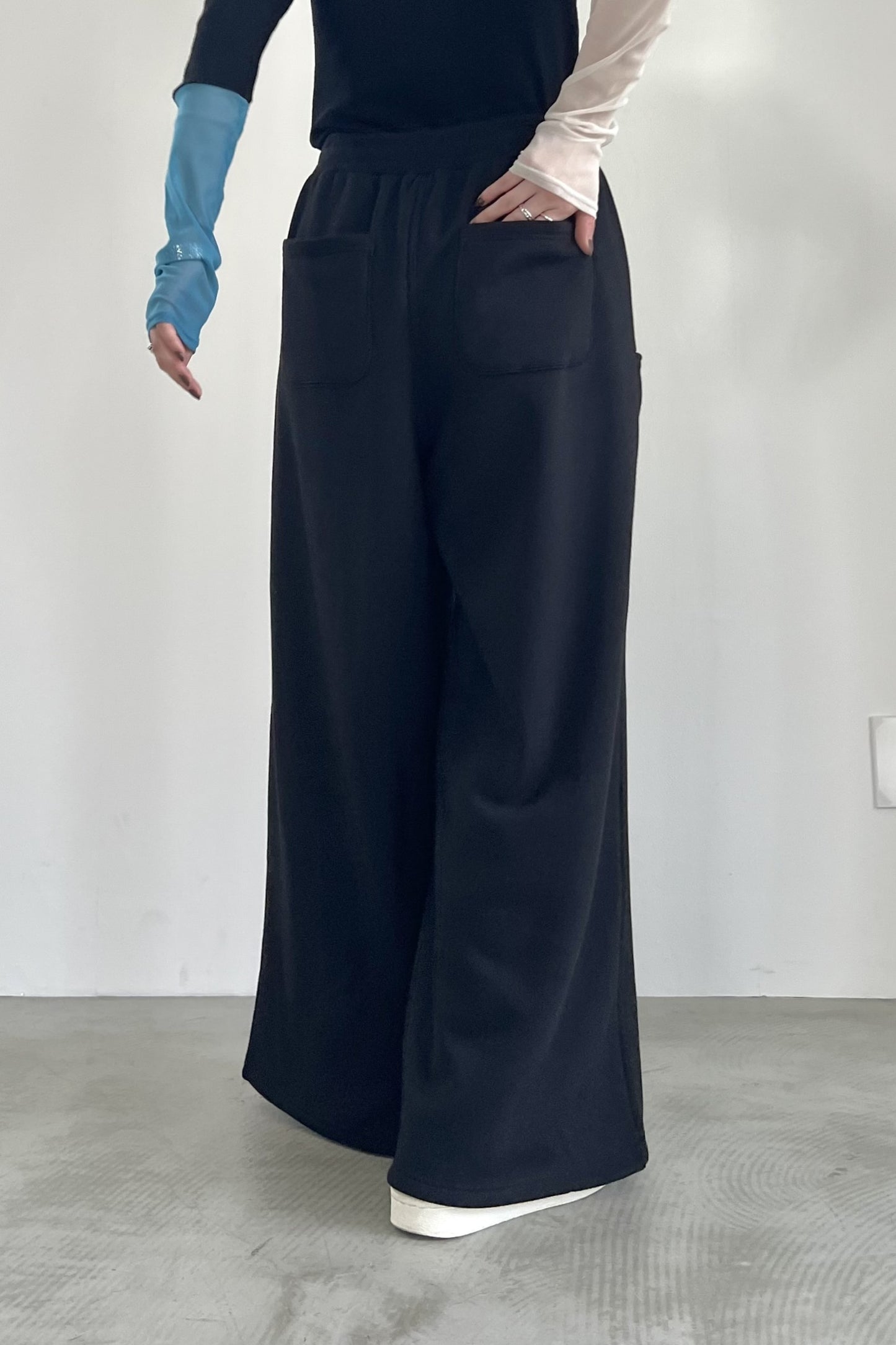 ボンバーヒートワイドパンツ　F2162