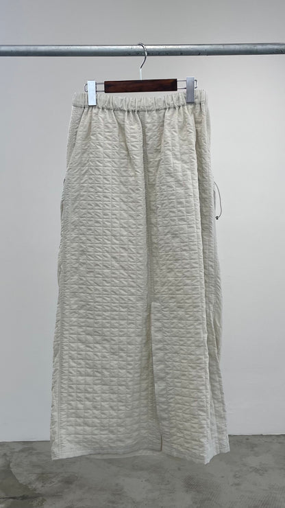 エンボスナイロンコクーンスカート　F2129