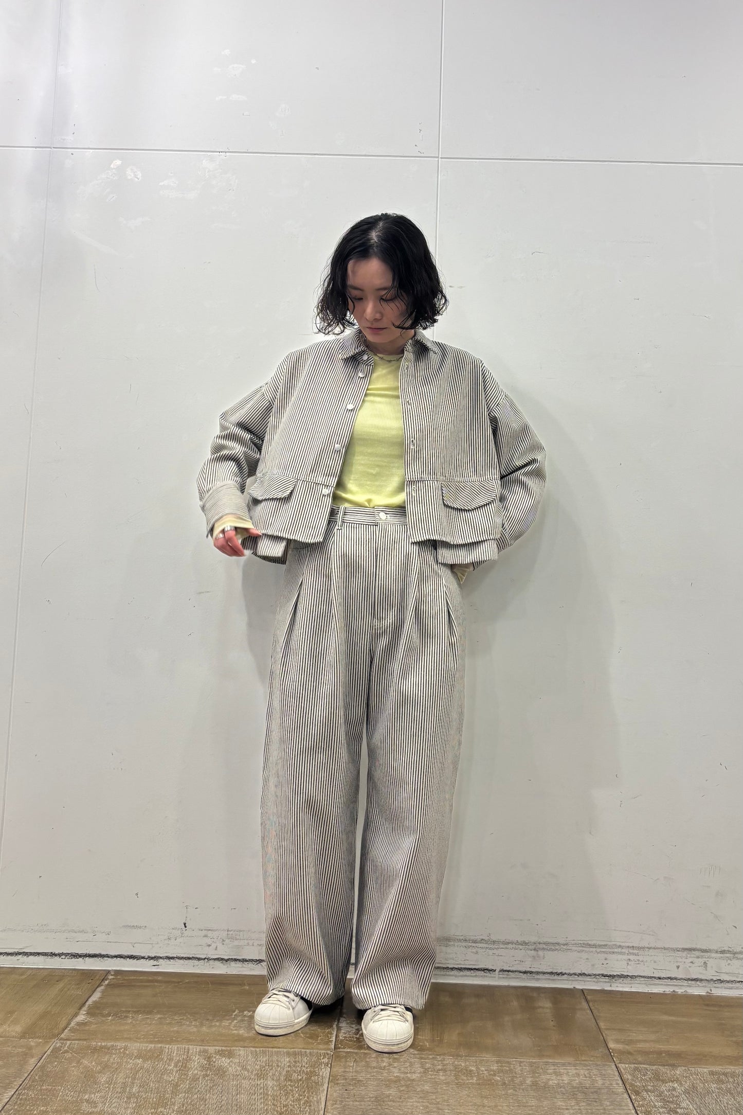 ポケットデザインクロップドシャツ　F1205