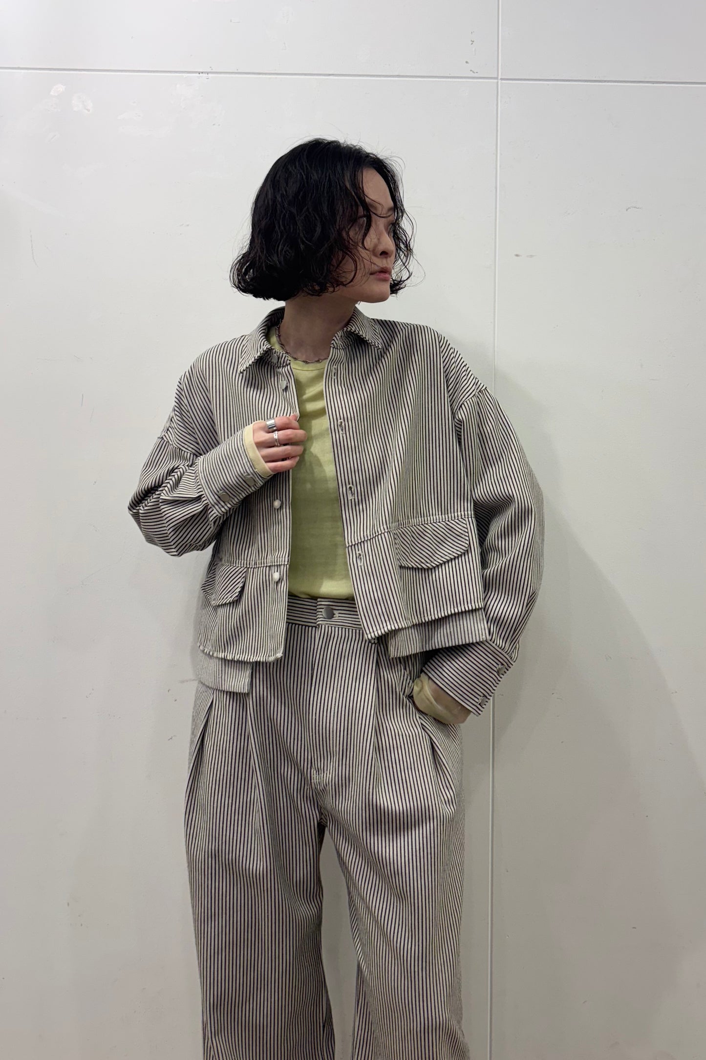 ポケットデザインクロップドシャツ　F1205