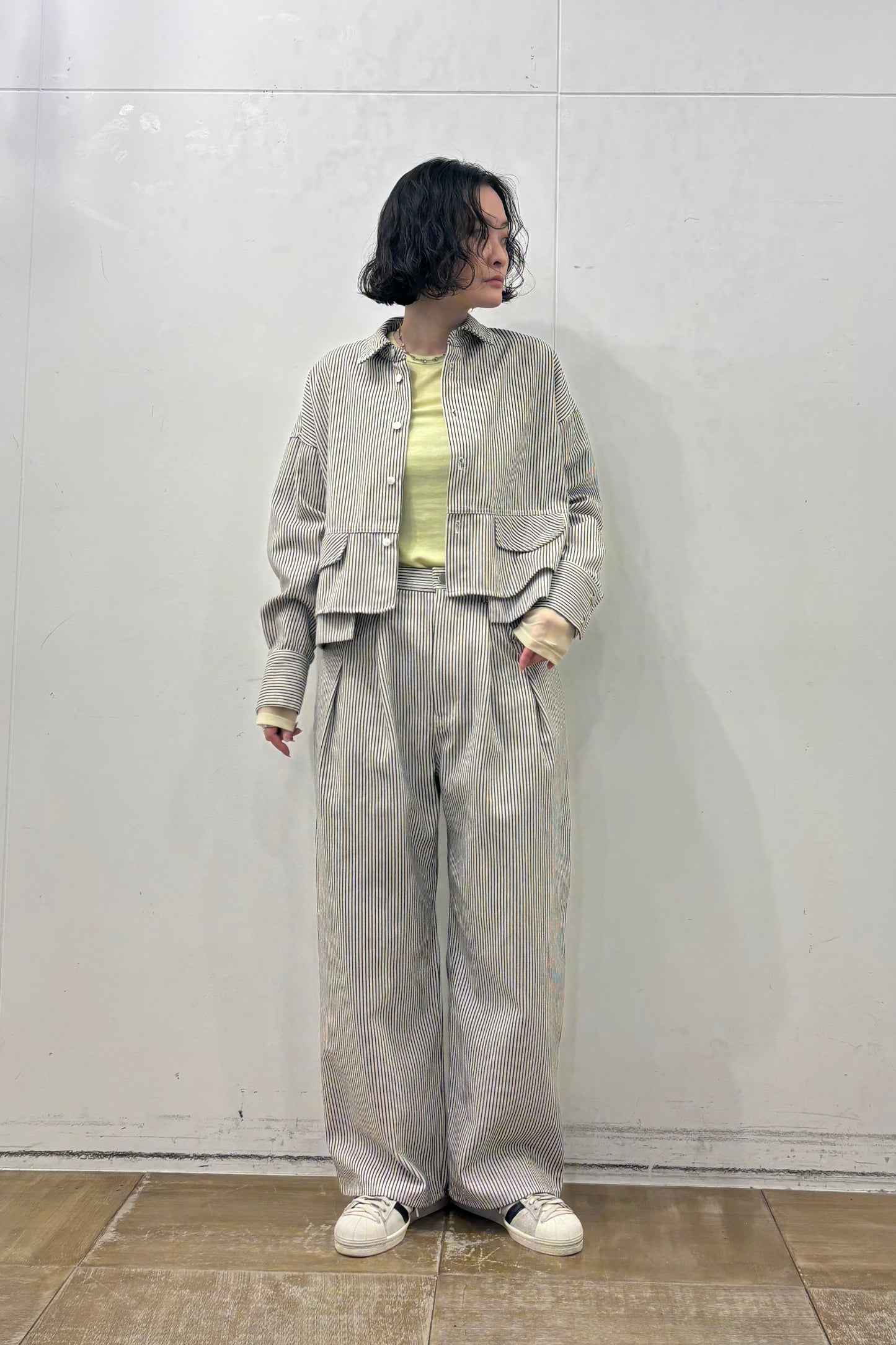 ポケットデザインクロップドシャツ　F1205