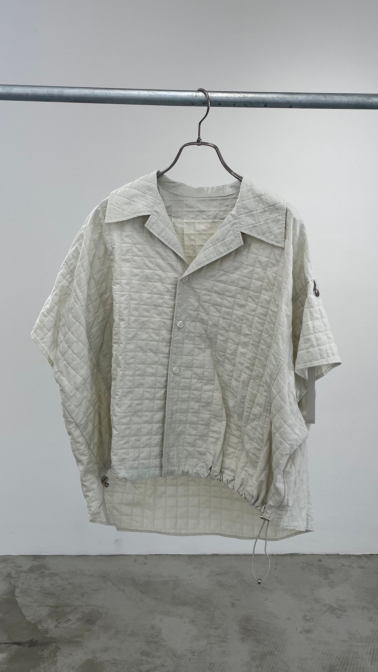 エンボスナイロンフレンチスリーブシャツ　F1168