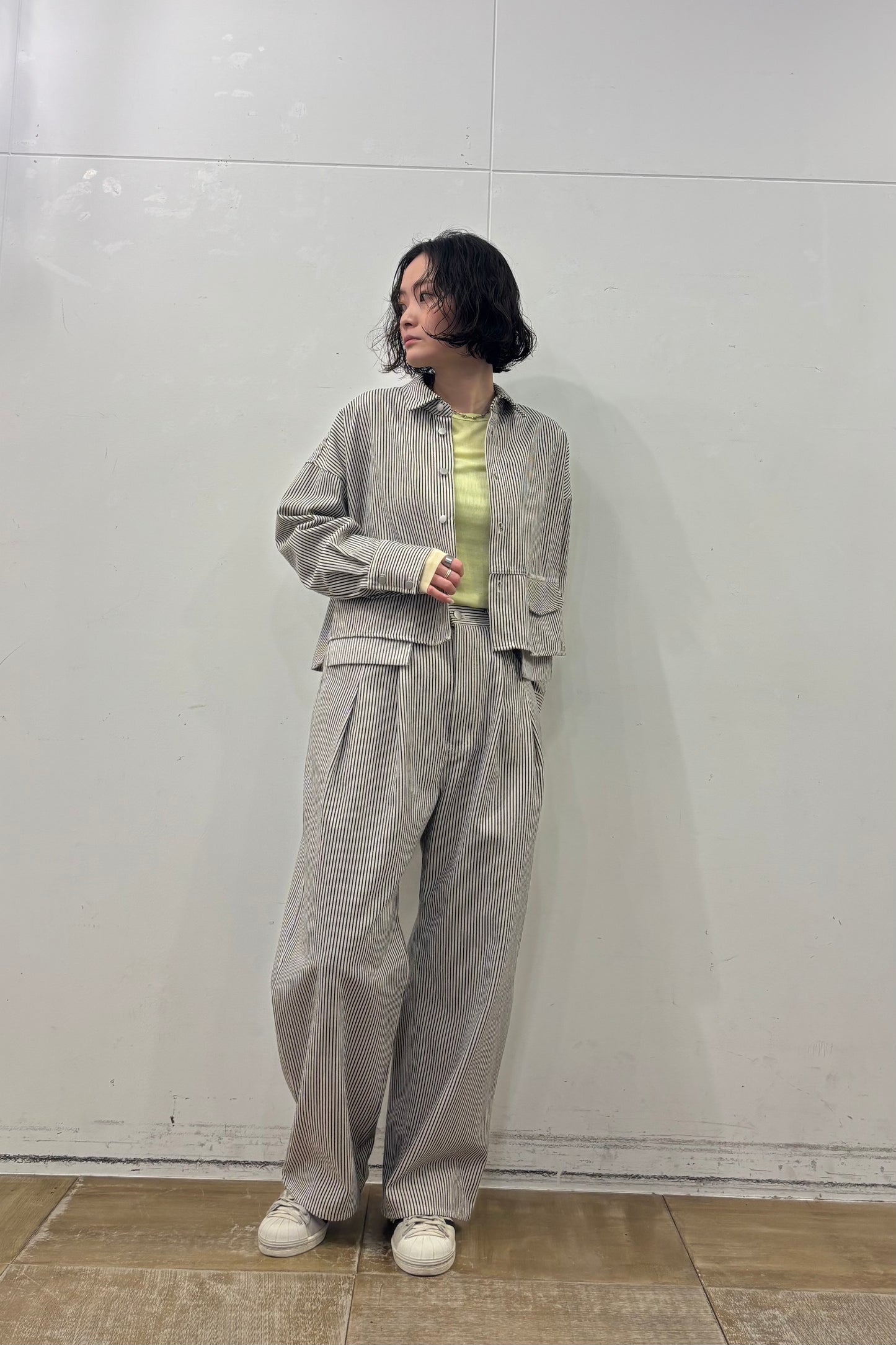 ポケットデザインクロップドシャツ　F1205