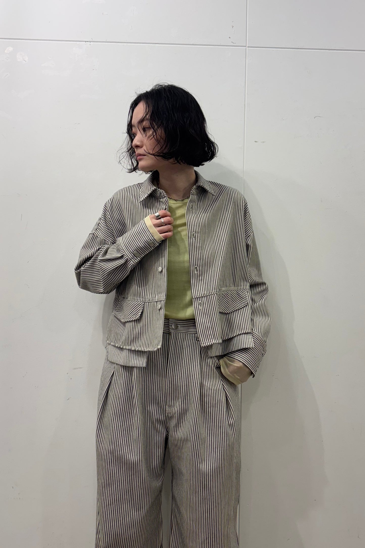 ポケットデザインクロップドシャツ　F1205