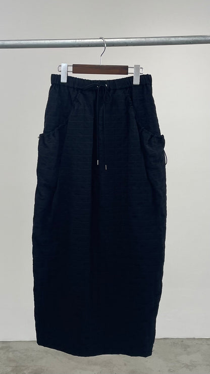 エンボスナイロンコクーンスカート　F2129