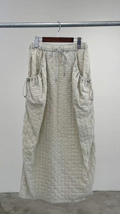 エンボスナイロンコクーンスカート　F2129