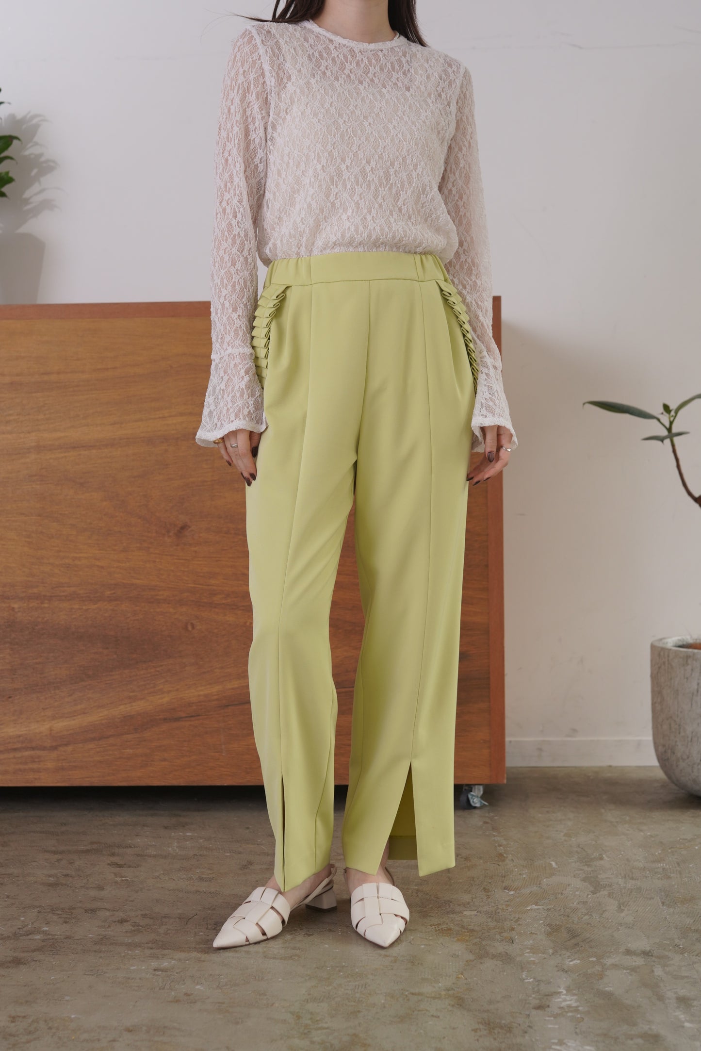 ポケットフリルテーパードPT　23188