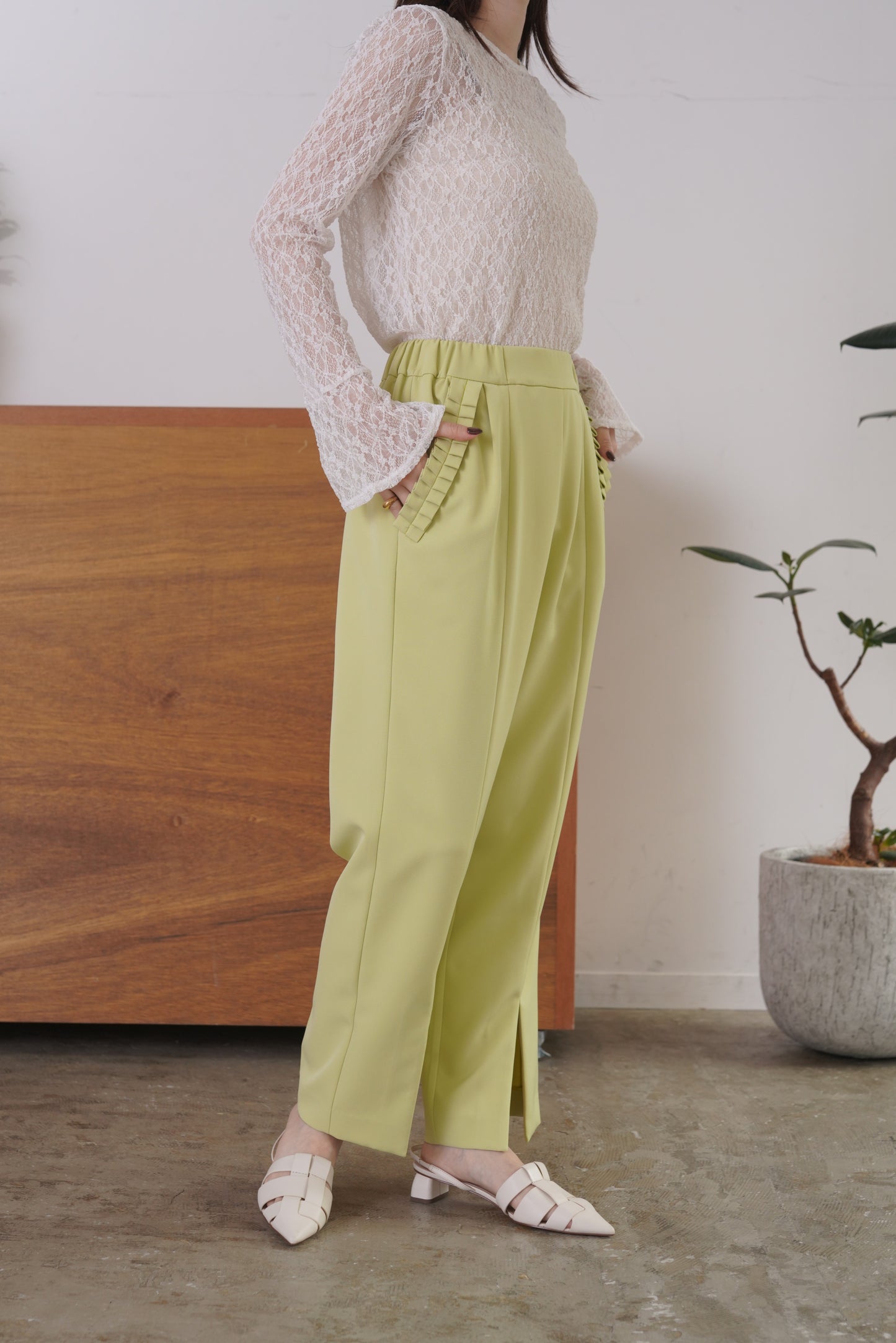 ポケットフリルテーパードPT　23188