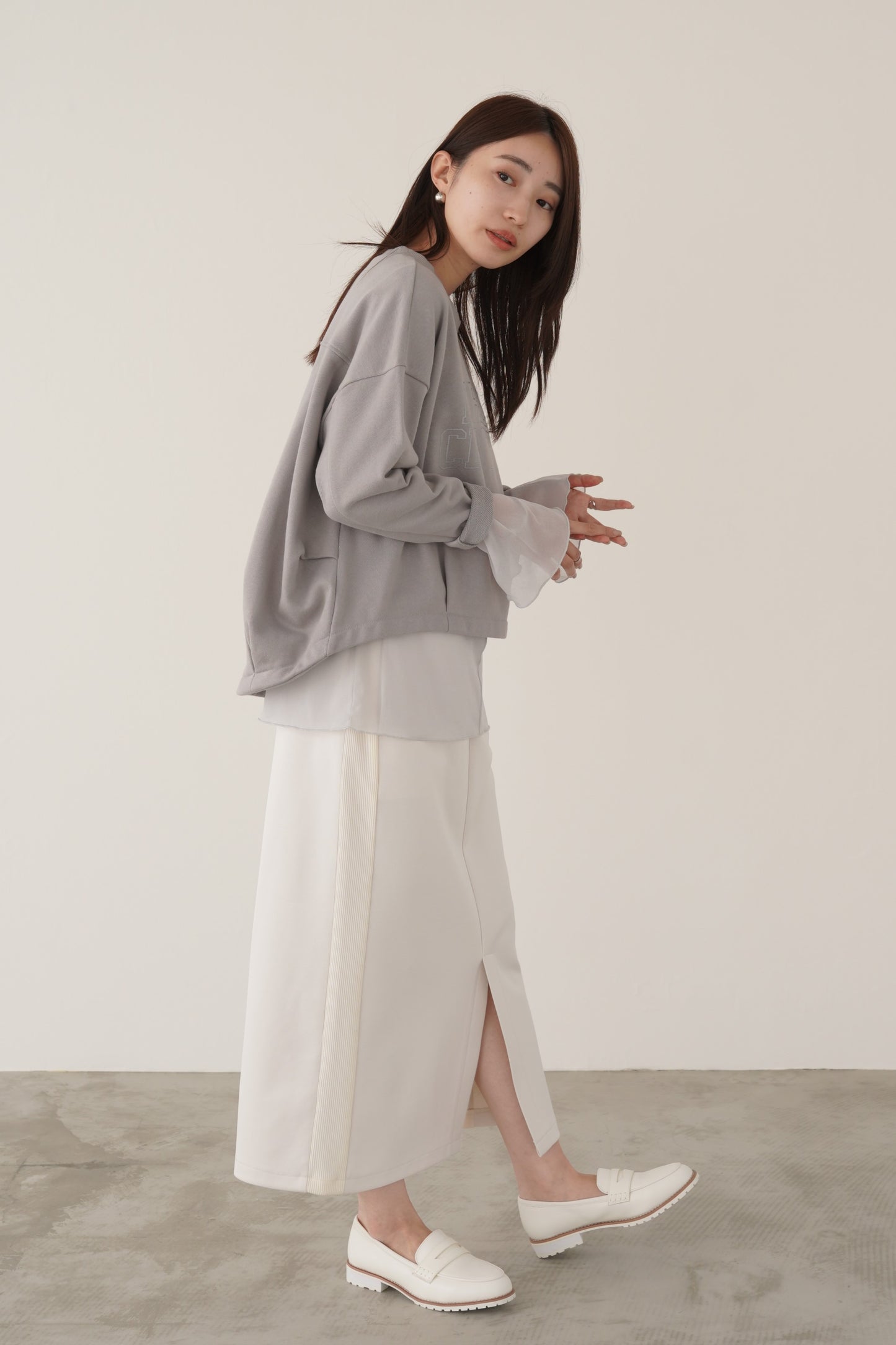 コクーンシルエットロゴスウェット　35345