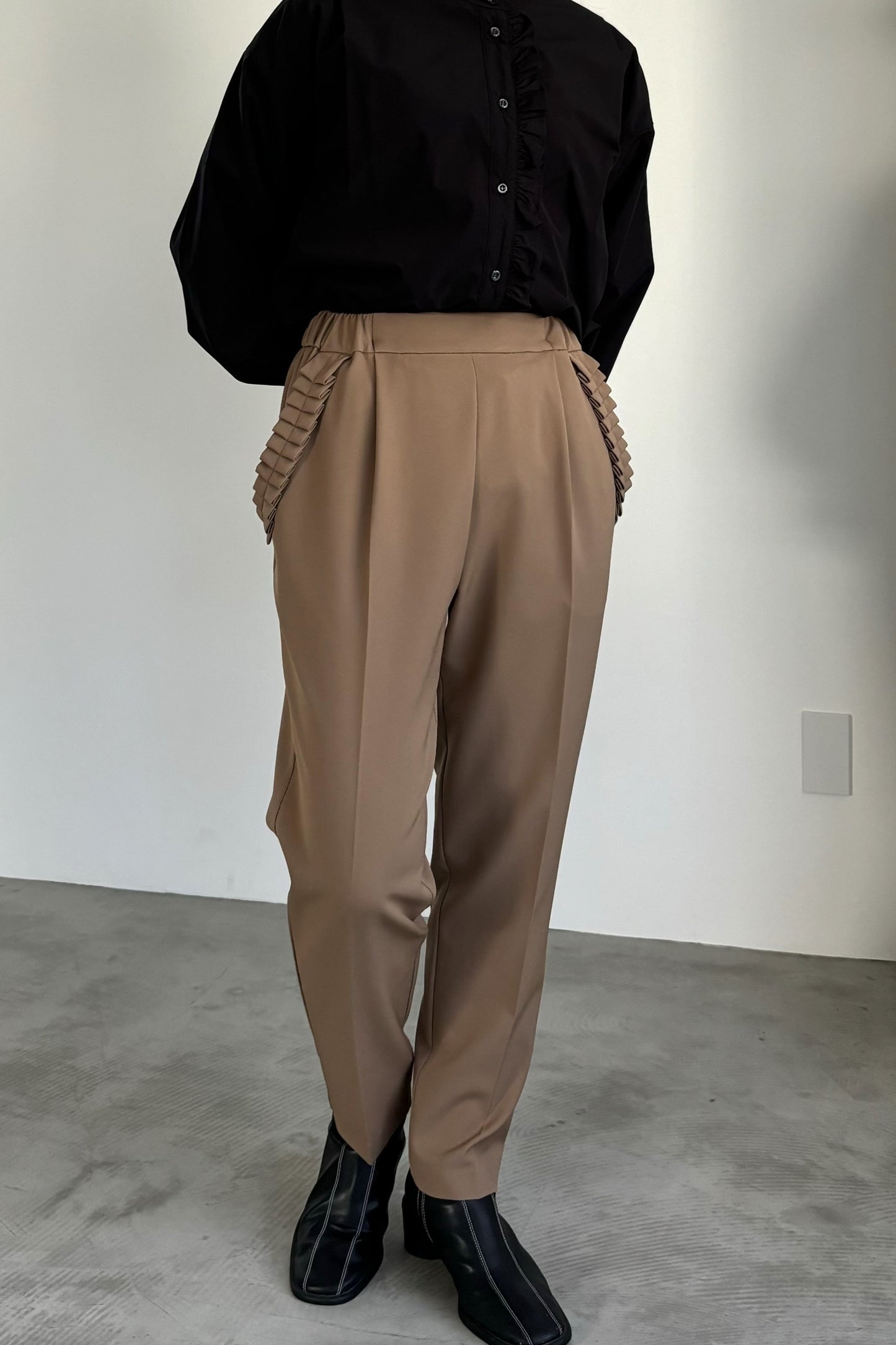 ストレッチテーパードパンツ　23083