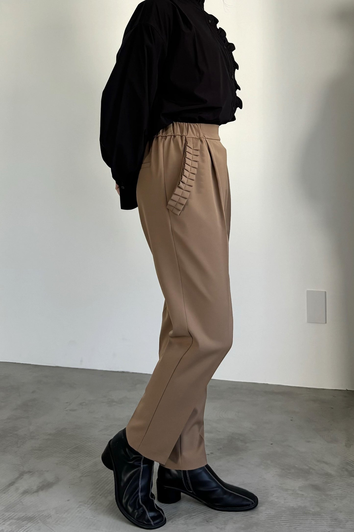 ストレッチテーパードパンツ　23083