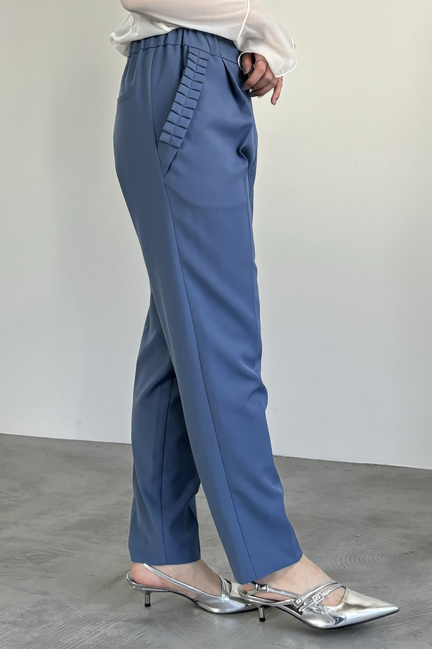 ストレッチテーパードパンツ　23083