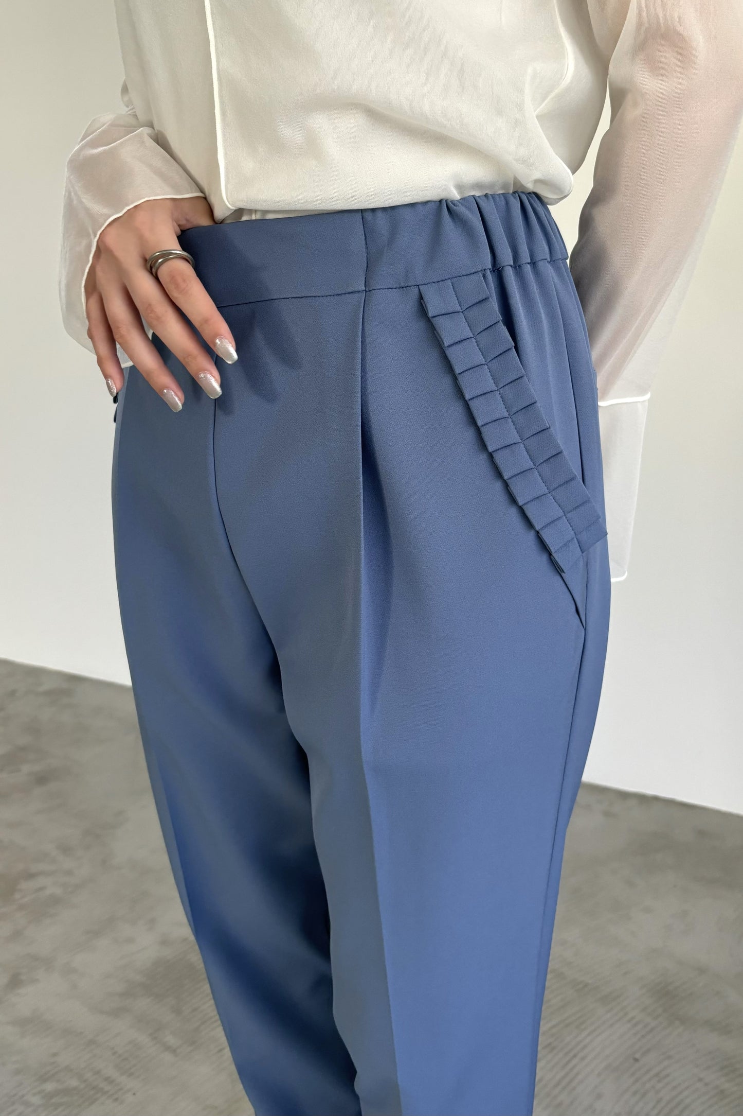 ストレッチテーパードパンツ　23083