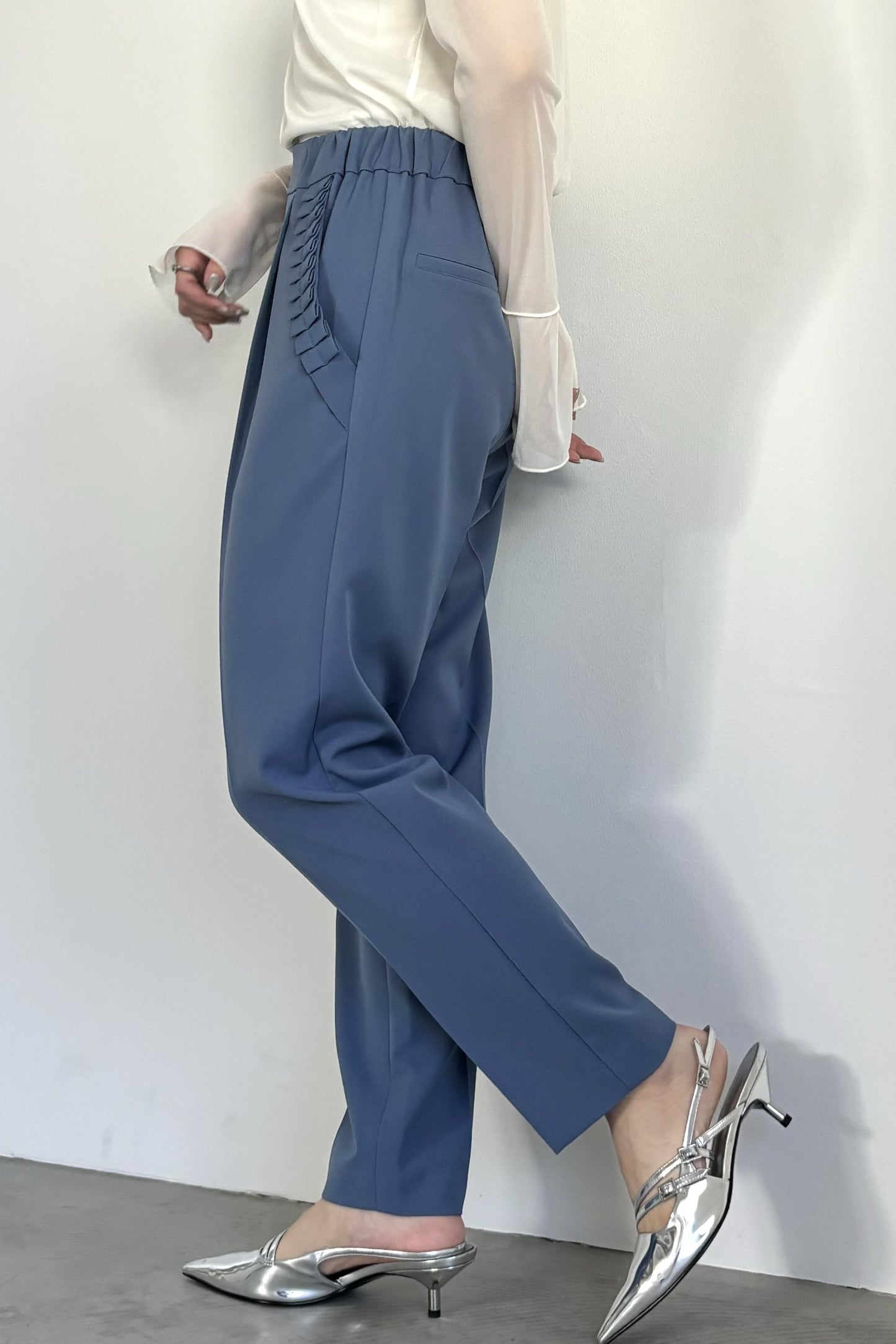 ストレッチテーパードパンツ　23083