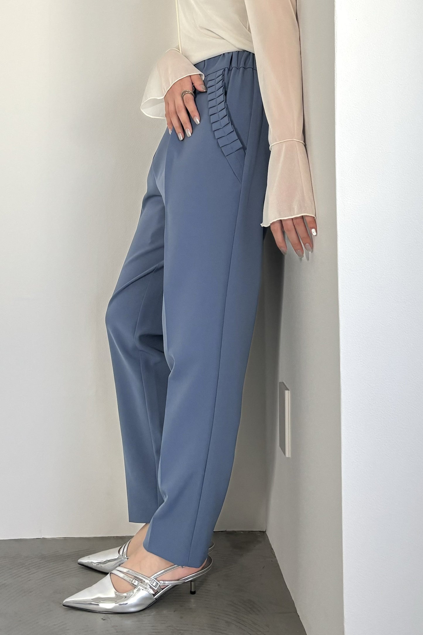 ストレッチテーパードパンツ　23083