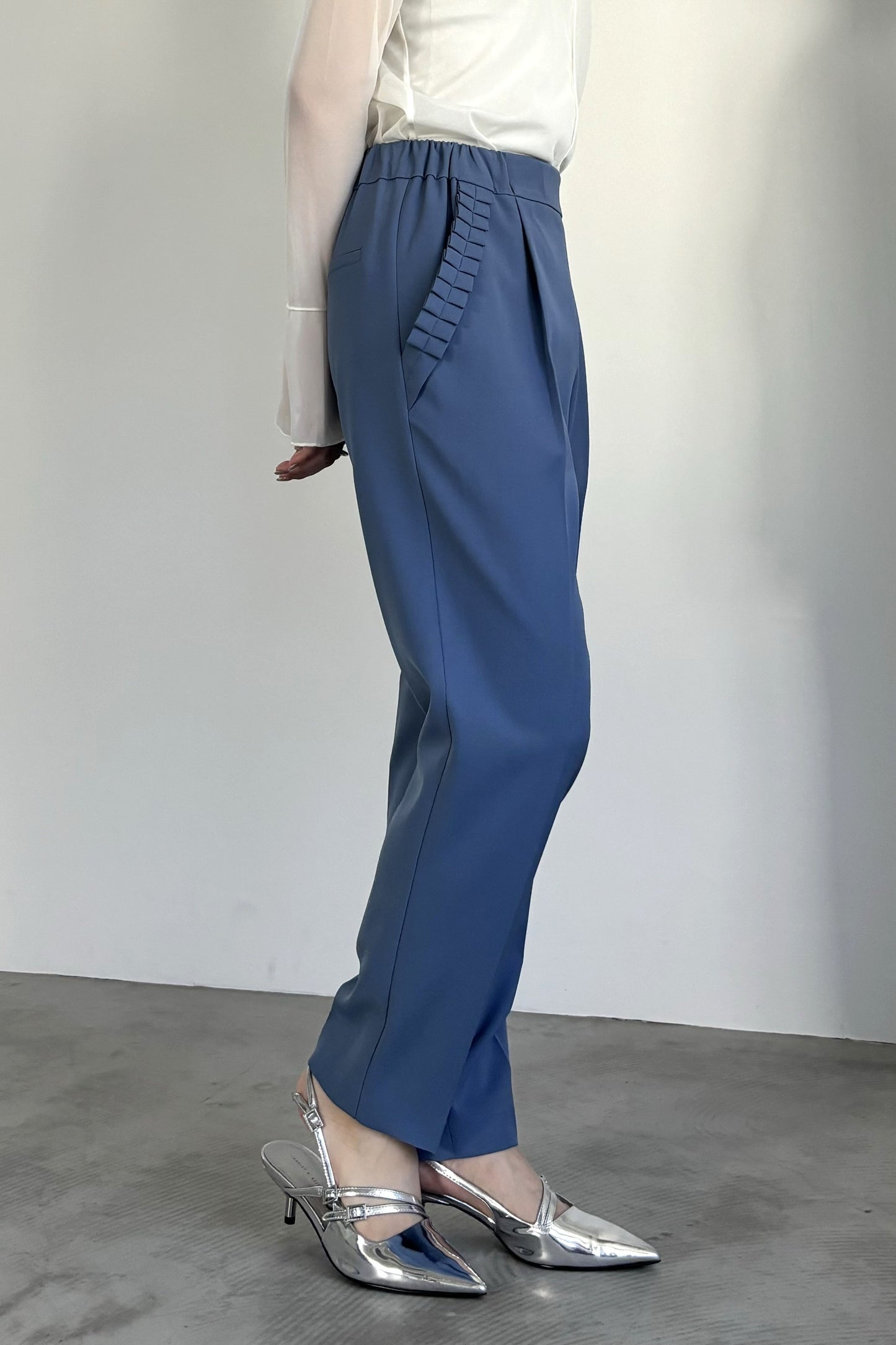 ストレッチテーパードパンツ　23083