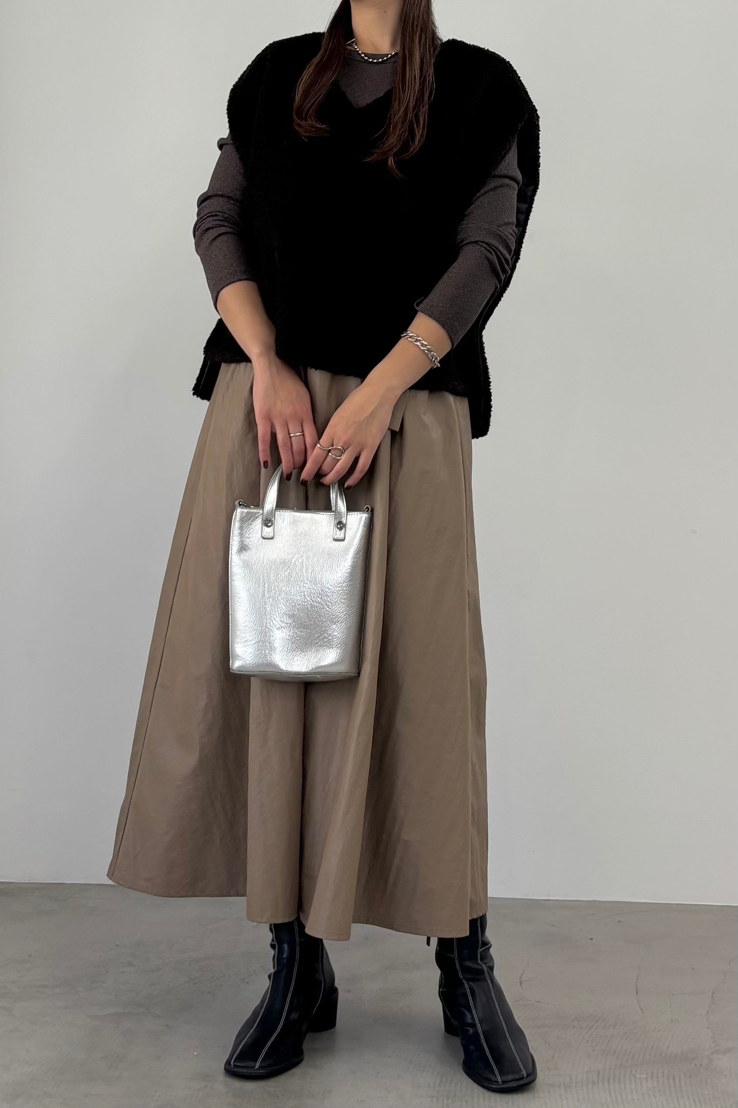 Vネックボアベスト　M10000