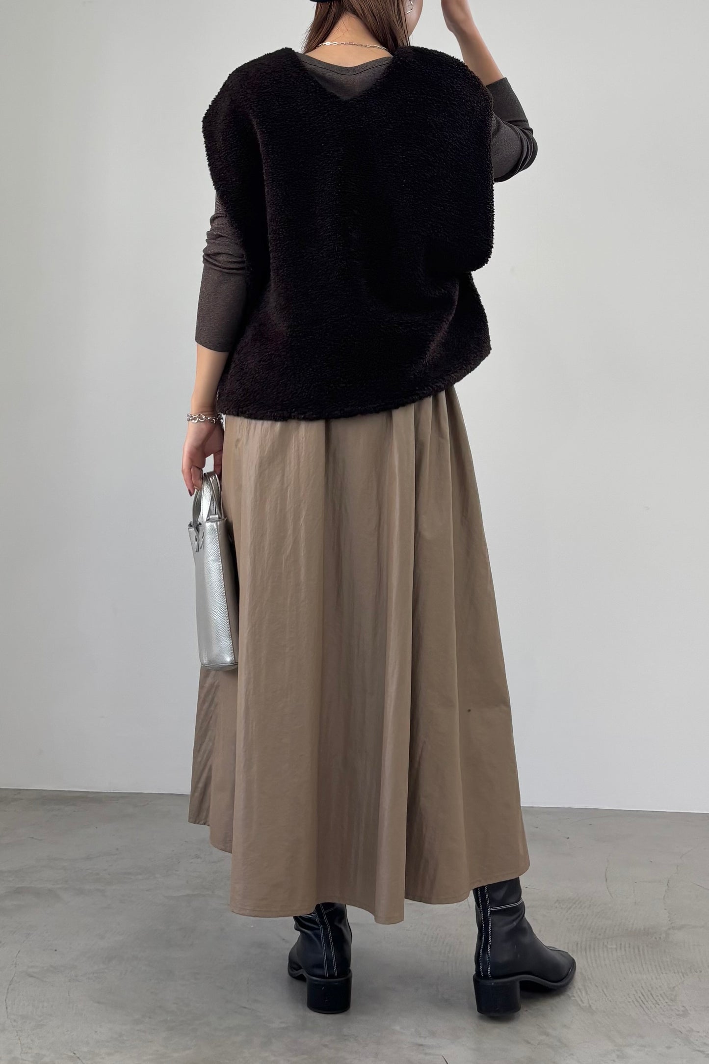 Vネックボアベスト　M10000