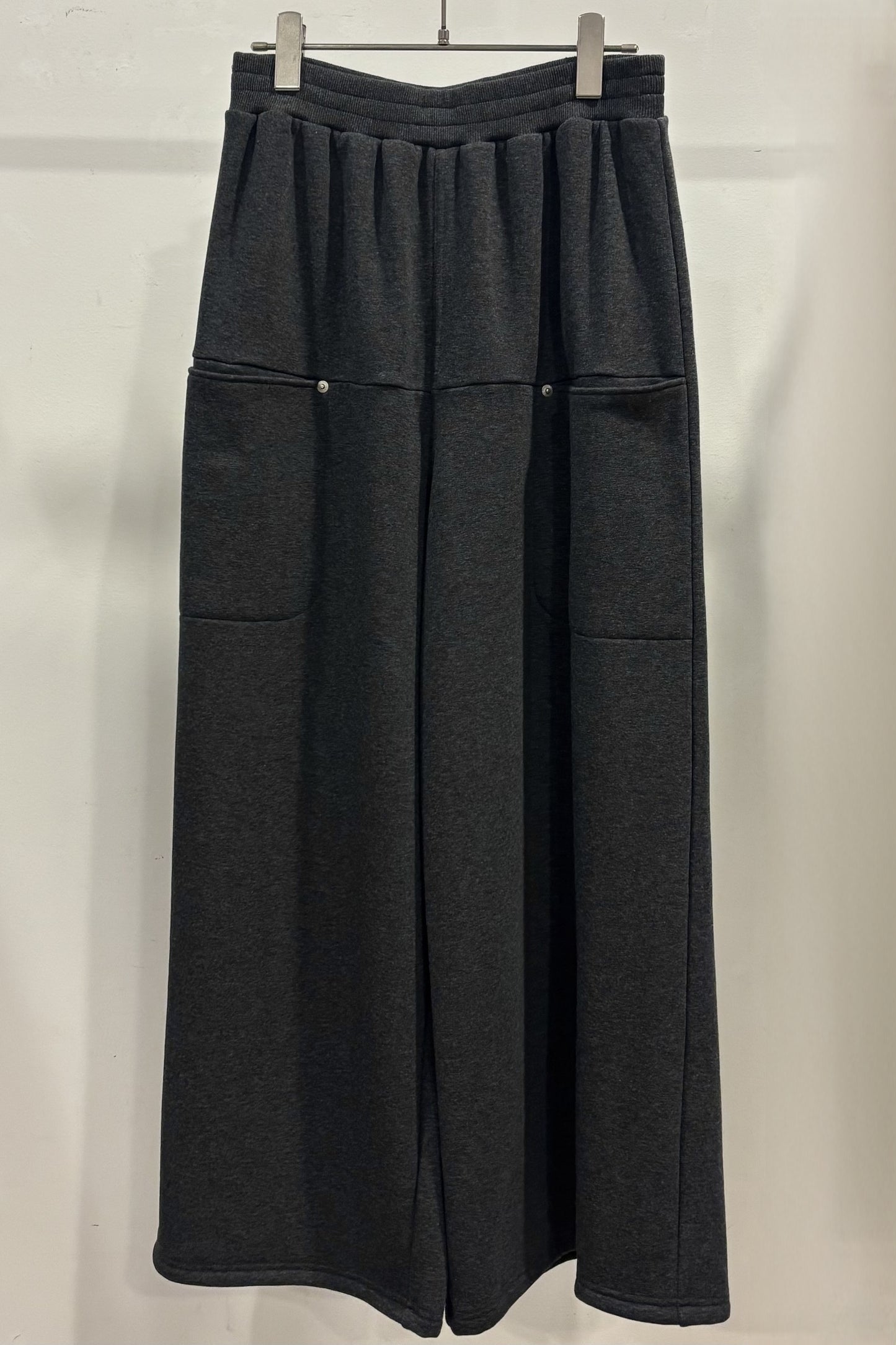 ボンバーヒートワイドパンツ　F2162